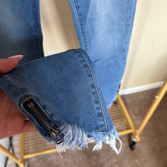 KanCan size 5/26 stretchy cute jeans with zipper ends. - Picture 4 of 4